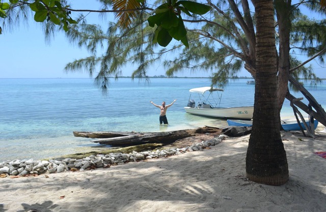 Sandy Bay Beachfront House in Diver's Paradise, Views, Deck.