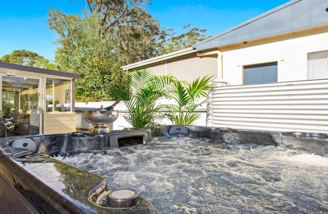Sandy Shores – charming home by the bay