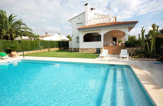 SAONA VILLAS (VN ADEL) villa 8 people, private pool, near sea