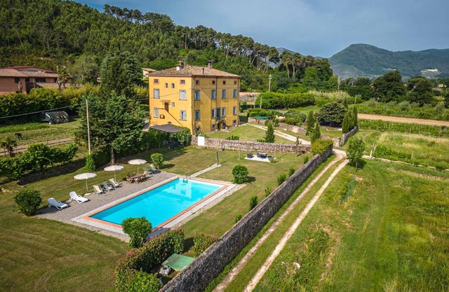 Sara, apartment with big private pool, WiFi. Lucca