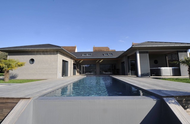 Sarlat 900m from the medieval center, swimming pool, jacuzzi. New ground floor house