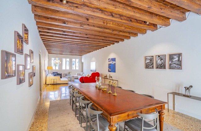 Sartor Apartment with Canal View and Private Court