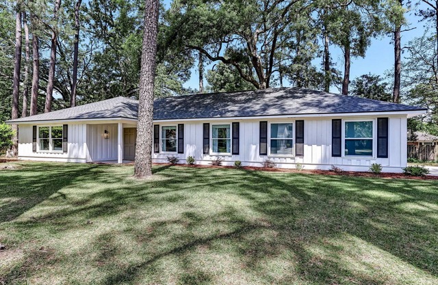 Savannah Place: Mid-century modern 3 Bedroom Home