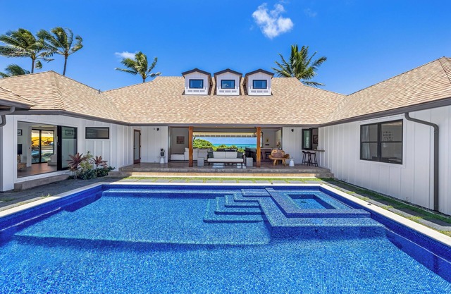 Save 20% on Summer Rates Luxury Kailua Beach Villa | Oceanfront, Pool & Sleeps 1