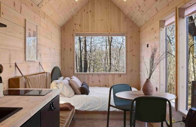 Scandinavian Retreat, Mountain View, and 20 Minutes to Asheville!