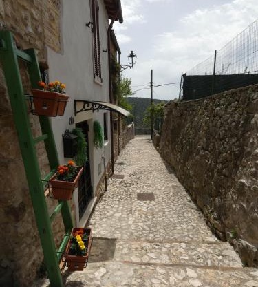 SCAPPO IN UMBRIA, Vicoletto