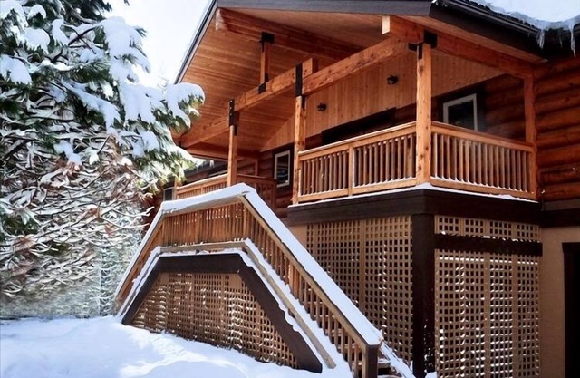 Scenic Luxury on 12 Private Acres at the Grand & Beautiful Natapoc Lodge