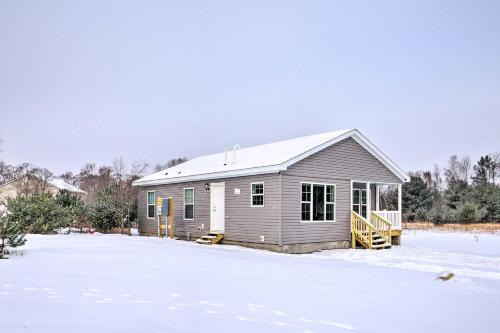 Scenic Retreat with Fire Pit Near Shanty Creek