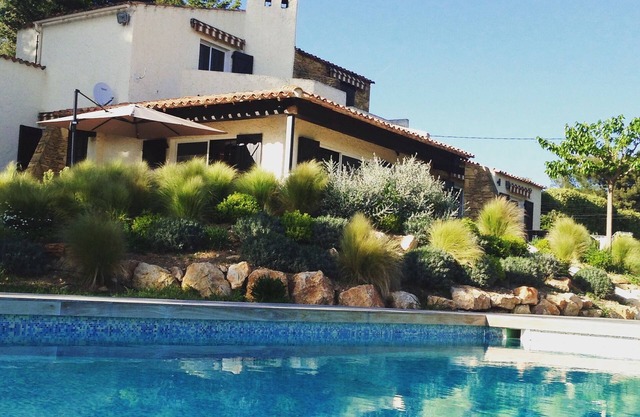 Sea and hills view, 7 bedrooms, heated swimming pool, Bandol St Cyr/Mer Sanary
