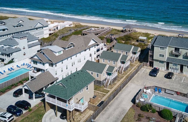 Sea Captain's Cottage 2; Oceanfront Cottage Court