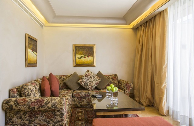 Sea-front fully serviced 2 bedroom apartment-LG