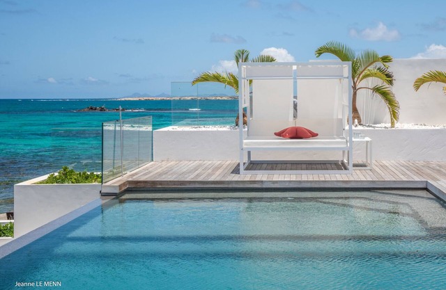 Sea front - Kayaks - Heated Pool - Full AC - Kids friendly- 14 guests