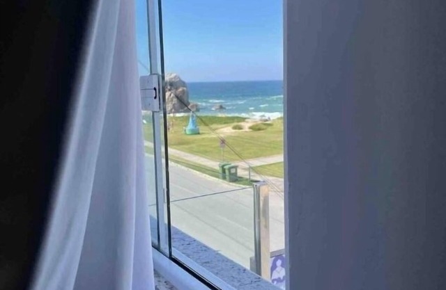 Sea front Prainha/Praia Grande 12 hosp 3 bdrm/2bw-SPA heated 4-5 cars