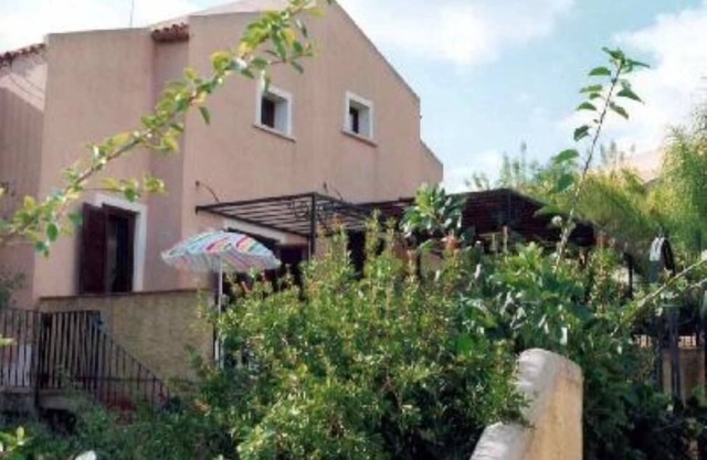 Sea house with garden - Baia Arcile
