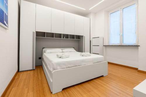 Sea side apartment - new bright home