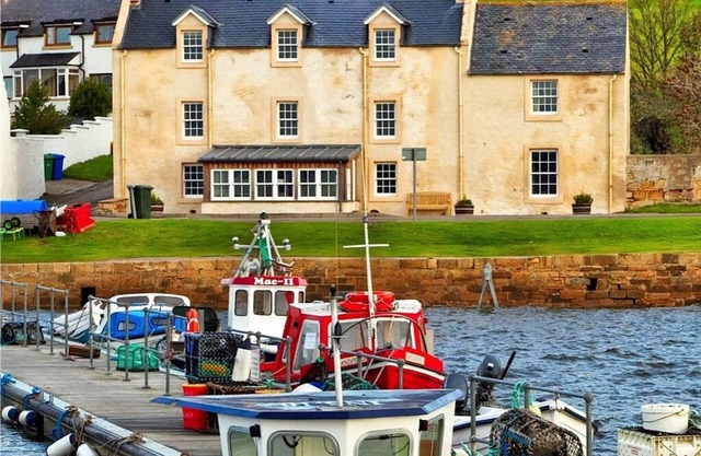 Sea-Side Family House With Lovely Views And Close To Award-Winning Beach