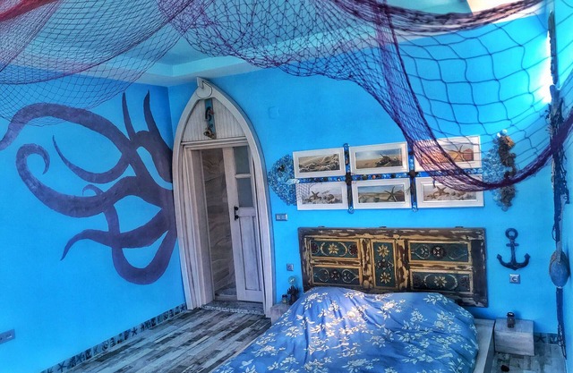 Sea -themed 1 bedroom luxury studio sleeps 2, among olive grove