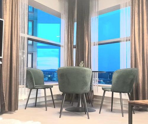 SEA TOWERS PENTHOUSE at 28 LEVEL! PANORAMIC Sea & City GLASS CORNER TRIANGLE! 75m2! Terrace