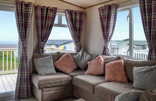 Sea View 14 - UK45161
