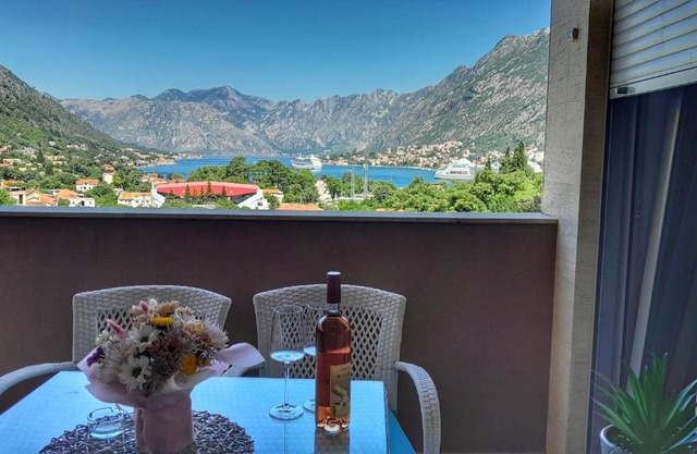 Sea view apartment in Kotor ! Apartment Popica