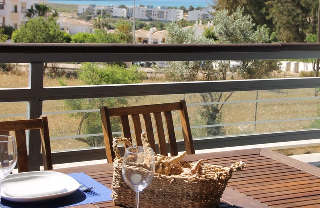 Sea View Apartment Lagos- Pool, Tennis Court, Near Meia Praia Beach