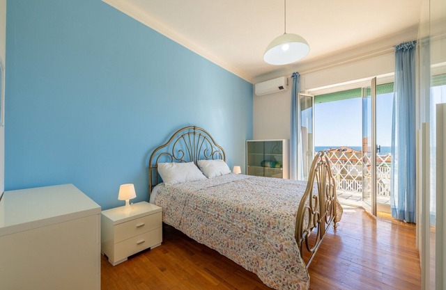 Sea View Central Apartment by Wonderful Italy