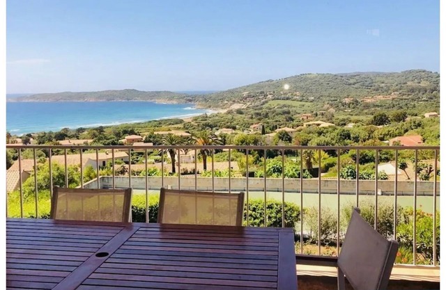 Sea view. Luxury residence in a flowered park. 3 STARS