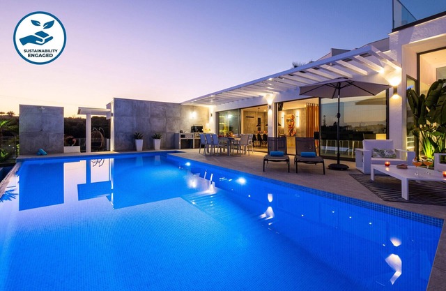 Sea View Retreat with Heatable Pool & Jacuzzi