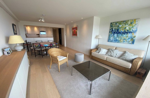 Sea View Stay for 6 Guests