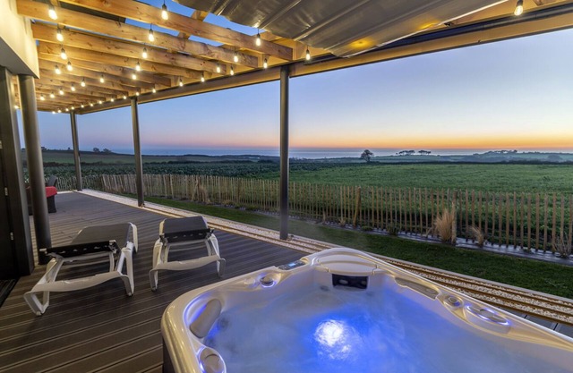 Sea view villa with private spa