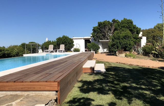 Sea view villa with swimming pool 400 meters from Lu Impostu beach