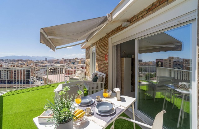 SEA VIEWS PENTHOUSE CITY CENTER