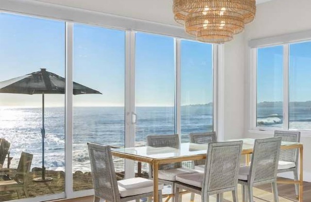 Sea4ever Beachhouse - Oceanfront - Newly Remodeled