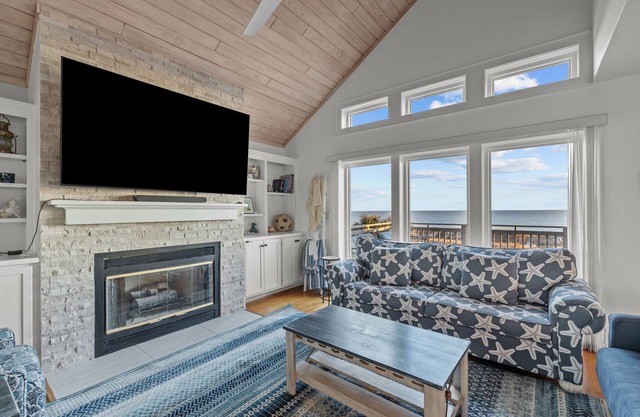 Seabiscuit-Oceanfront Home with Private Pool