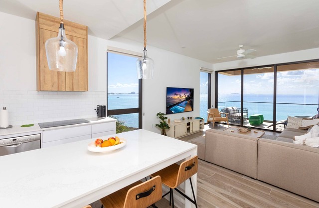 SeaDreams #5: Elevated Oceanfront Views w/Access to Rooftop Lounge, Pool + Heated Spa