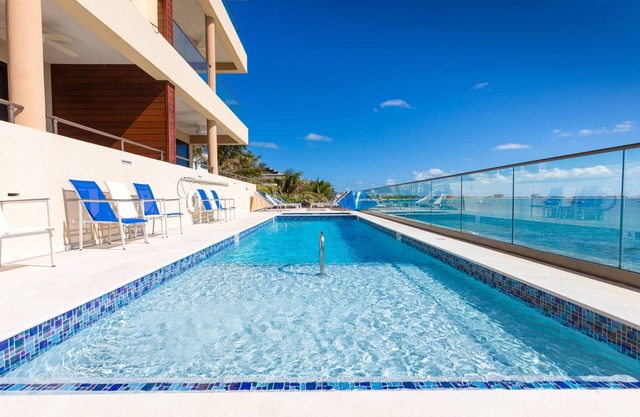 SeaDreams #8: Oceanfront Condos Near West Bay Beach w/Jacuzzi, Pool + Rooftop Lounge