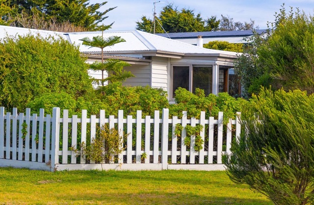 SeaFoam Cottage Phillip Island - 140 metres to beach, pets, wifi