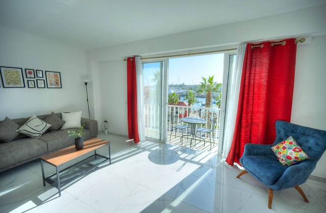 Seafront 2 bedroom with balcony & jacuzzi GOGZR-6
