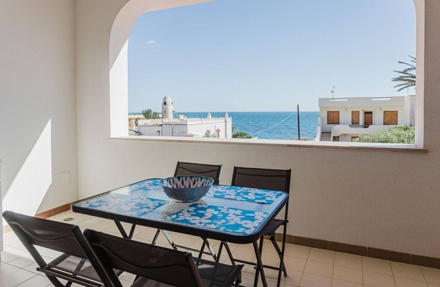 Seafront Villa (Acquazzurra Sea Home)
