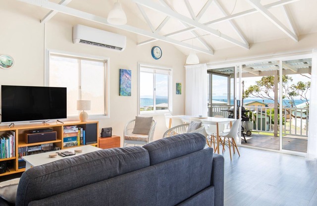 Seahaven - Pet Friendly with Ocean Views- 2 Mins to Beach
