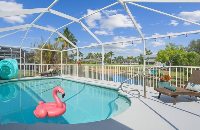 Seahorse Cove -Cape Coral Oasis- Gulf-Access, Heated Pool, Game Room + Tiki Bar