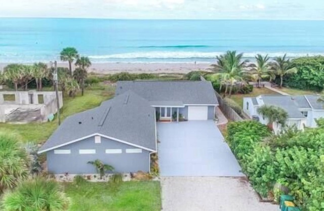 "Seascape"-OCEANFRONT Luxury Home w/Private Beach