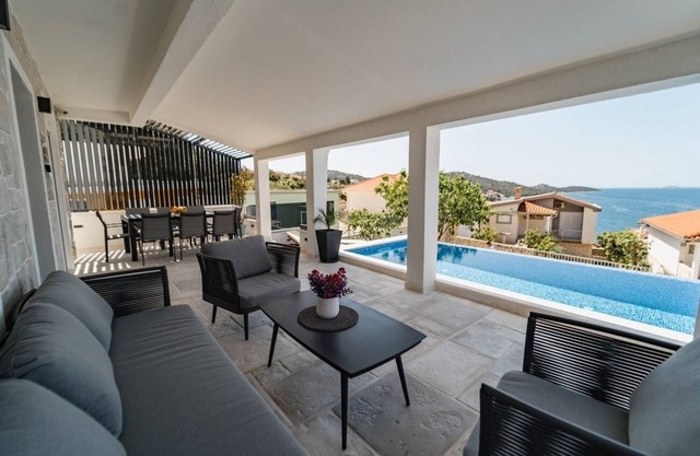 Seaside luxury villa with a swimming pool Ražanj, Rogoznica (K-23572)
