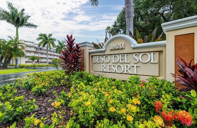 Seaside Top Floor Condo