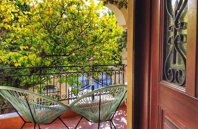 "Seasidelongo" Family house less than a minute walk from the beach of Nikitι
