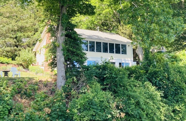 SEASONAL RENTAL Waterfront Home - 2,700 monthly