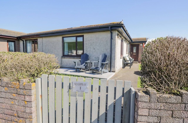 SEASPRAY, pet friendly, country holiday cottage in St Bees