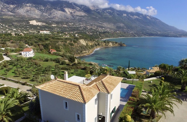 Seaspray Villa is a 3 bedroom Villa front of the sea with private swimming pool