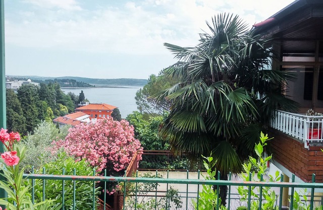 Seaview Apartment W/Balcony, Terrace, Patio - Posh Area, 5 Min From The Beach