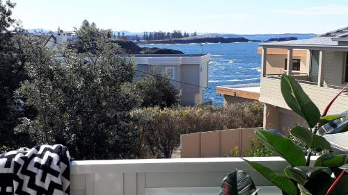 Seaview-Waterfront-Shutters by the Sea-On the Coastal Walk-Private